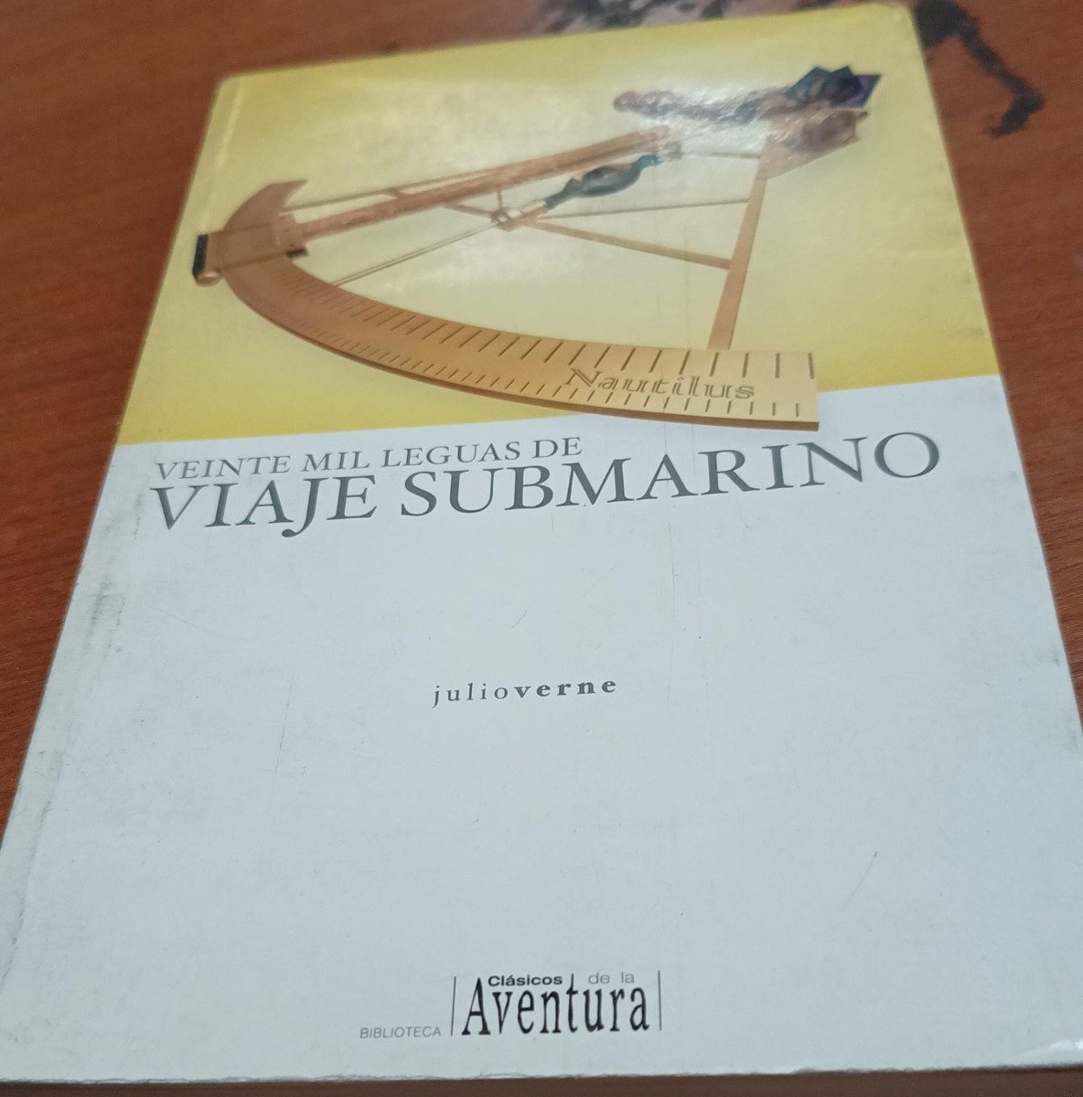 Veinte Mil Leguas De Viaje Submarino - Julio Verne